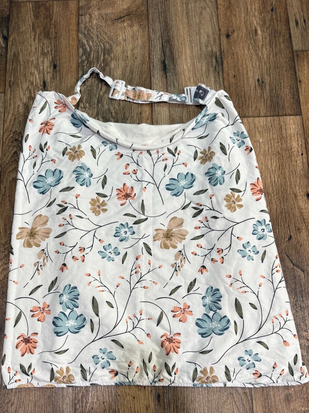 Yoofoss Floral Nursing Cover White & Light Blue Accent